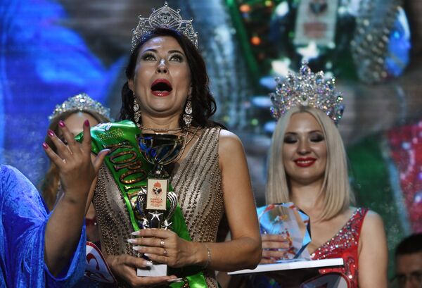 Vera Vasiltsova (Irkutsk), en la final del concurso Mrs. Rusia 2017 - Sputnik Mundo