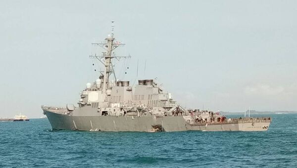 Destructor USS John S. McCain tras la colisión - Sputnik Mundo