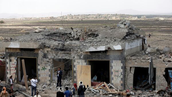 Bombardeo en Saná, Yemen - Sputnik Mundo