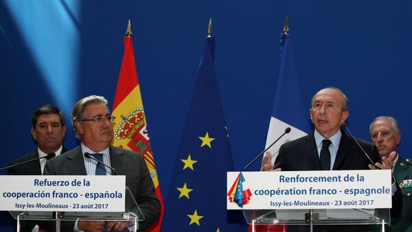 El ministro del Interior de España, Juan Ignacio Zoido con su homólogo, Gérard Collomb - Sputnik Mundo