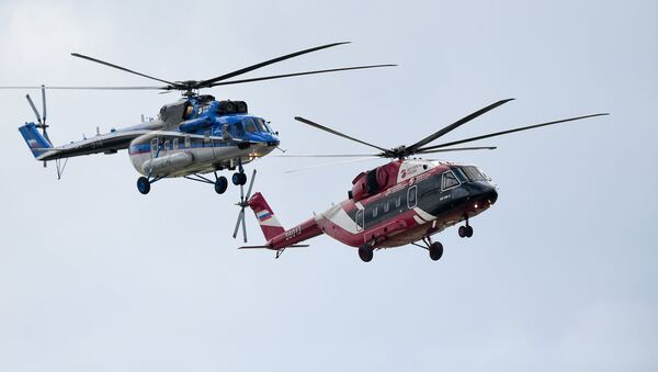 Helicóptero polivalente Mi-28-2 (drcha.) y helicóptero de transporte Mi-171 (izda.) - Sputnik Mundo