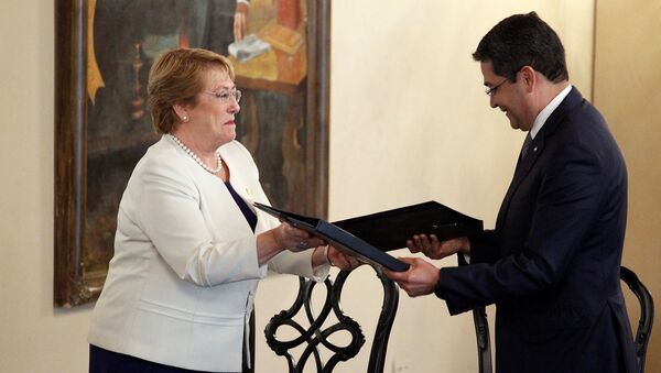 Presidenta de Chile, Michelle Bachelet, y su homólogo hondureño Juan Orlando Hernández - Sputnik Mundo