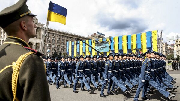 Un desfile militar organizado con motivo del Día de la Independencia de Ucrania - Sputnik Mundo
