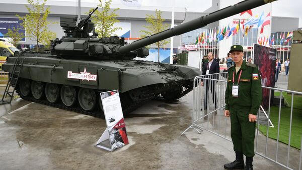 Tanque ruso T-90A en el Foro Army 2017 - Sputnik Mundo
