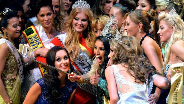 Participantes del Mrs. Universo 2015 se hacen un seflie - Sputnik Mundo