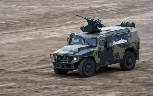 Vehículo blindado Tigr en el Foro Army 2017 - Sputnik Mundo