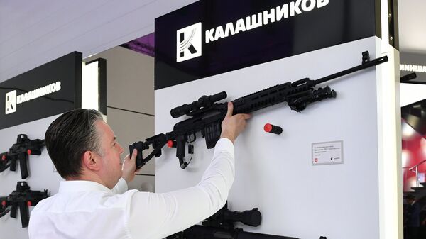 El gigante armamentístico Kalashnikov participa del Foro Militar Army 2017 - Sputnik Mundo