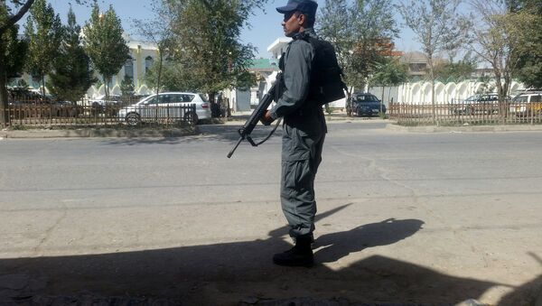 Un policía afgano en el lugar del ataque - Sputnik Mundo