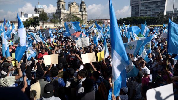 Una manifestación contra el presidente de Guatemala, Jimmy Morales - Sputnik Mundo