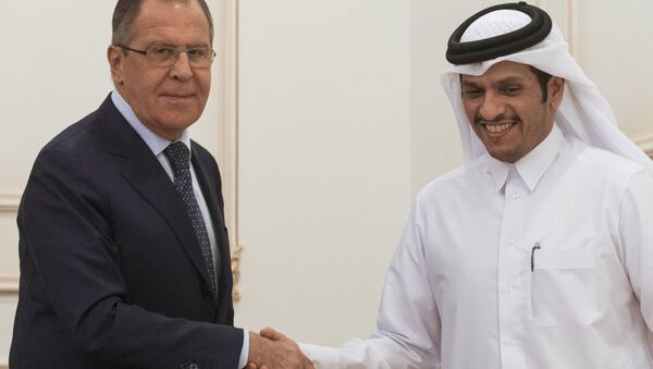 El ministro de Asuntos Exteriores de Rusia, Serguéi Lavrov, y su homologo catarí, Mohammed bin Abdulrahman Thani - Sputnik Mundo
