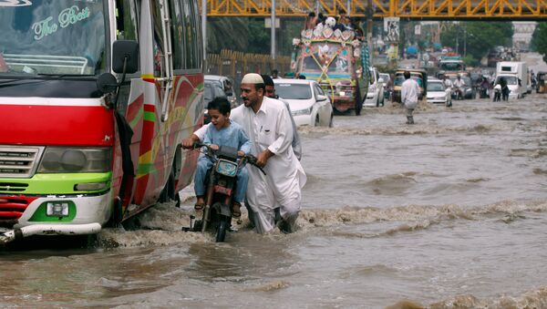 Las consecuancias de las lluvias en Karachi, Pakistán - Sputnik Mundo