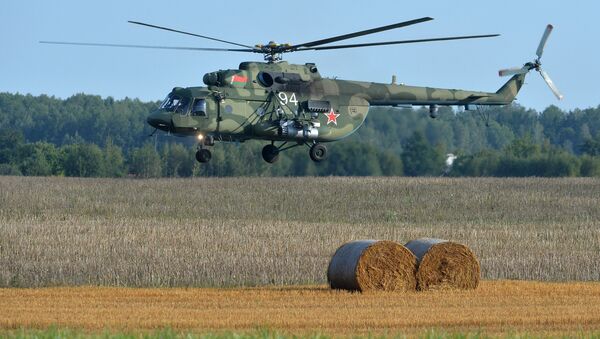 Helicóptero Mi-8 de la Fuerza Aérea de Bielorrusia durante la preparación para las maniobras Zapad 2017 - Sputnik Mundo