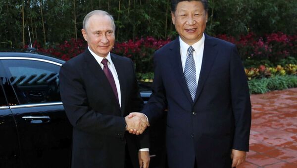 El presidente de Rusia, Vladímir Putin y su homólogo chino, Xi Jinping (archivo) - Sputnik Mundo