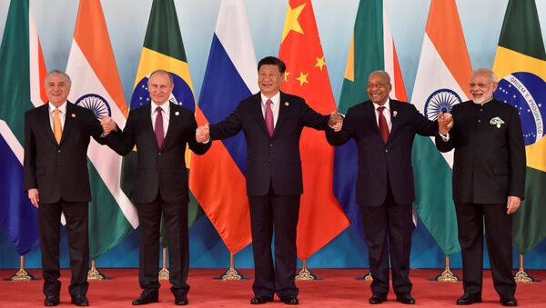 Los líderes de los BRICS: Michel Temer, Vladimir Putin, Xi Jinping, Jacob Zuma y Narendra Modi - Sputnik Mundo