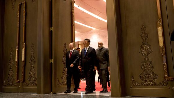 Presidente de Rusia, Vladímir Putin, presidente de China, Xi jinping, y primer ministro de la India, Narendra Modi - Sputnik Mundo