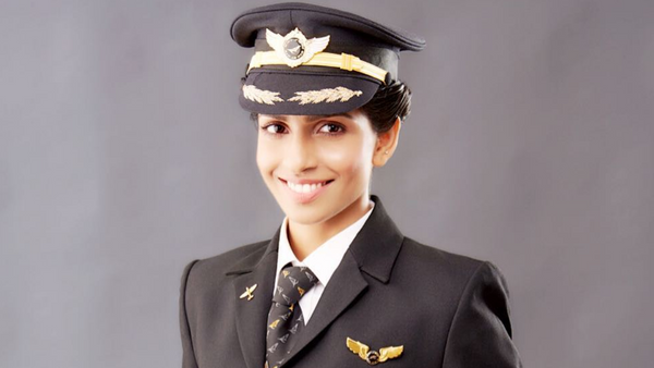 Anny Divya, la piloto más joven del Boeing 777 - Sputnik Mundo