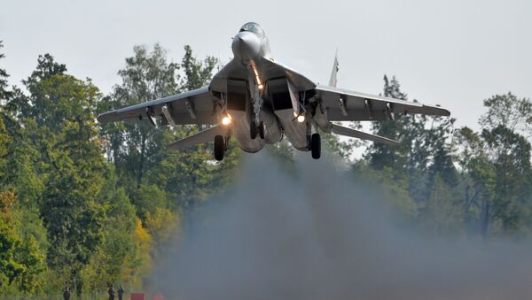 El caza bielorruso MiG-29 durante la preparación para las maniobras Zapad 2017 en Bielorrusia - Sputnik Mundo