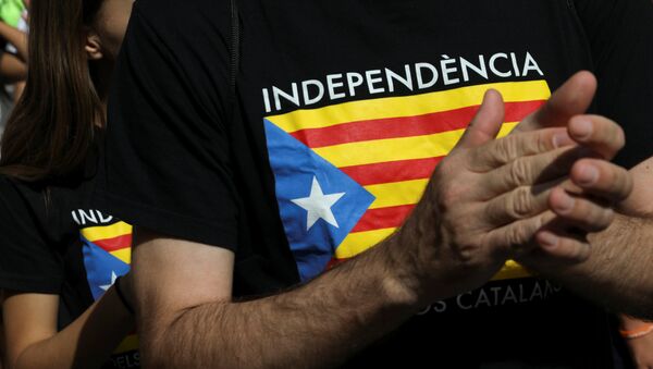 Bandera independentista de Cataluña en una camiseta (archivo) - Sputnik Mundo