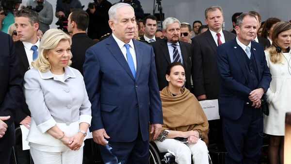 El primer ministro de Israel, Benjamin Netanyahu, y su mujer junto a la vicepresidenta argentina Gabriela Michetti homenajeando a las víctimas del atentado contra la embajada de Israel - Sputnik Mundo