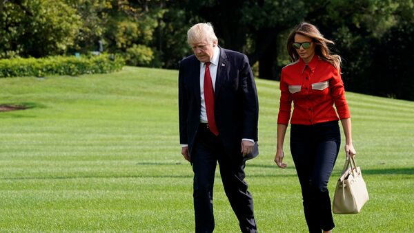Donald Trump con su esposa Melania - Sputnik Mundo