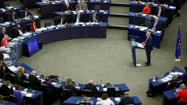 Presidente de la Comisión Europea, Jean-Claude Juncker, durante una sesión plenaria del Parlamento Europeo - Sputnik Mundo