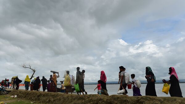 Refugiados rohinyás huyen de Birmania a Bangladés - Sputnik Mundo