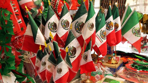 Artículos para festejos patrios en México - Sputnik Mundo