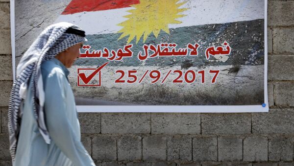 Un cartel con la fecha del refernéndum independista de los kurdos iraquíes - Sputnik Mundo