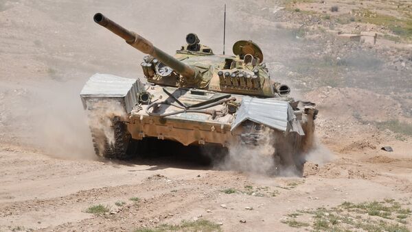 Un tanque sirio T-72 cerca de la ciudad de Deir Ezzor (archivo) - Sputnik Mundo