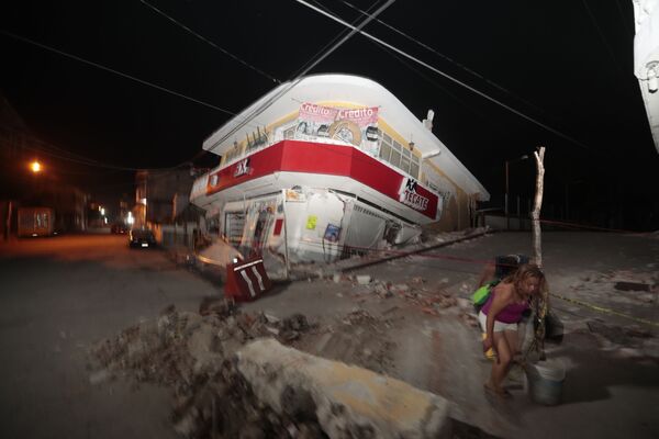 Espanto y dolor: un sismo violento y desastroso sacude México - Sputnik Mundo