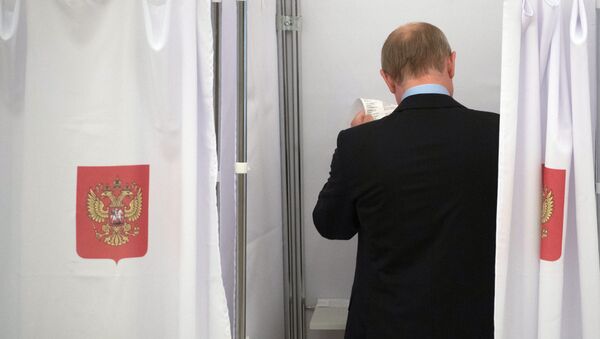 Vladímir Putin, presidente de Rusia, durante las elecciones regionales (archivo) - Sputnik Mundo