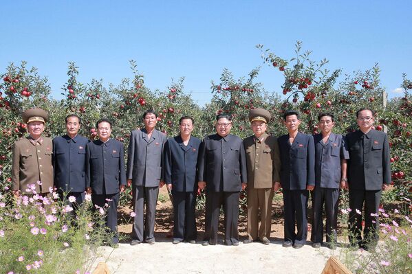 Un viaje muy fructífero: Kim Jong-un visita una granja de cultivos hortícolas - Sputnik Mundo