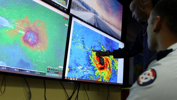 El Centro de Operaciones de Emergencias monitorean el huracán María, República Dominicana - Sputnik Mundo