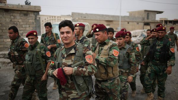 Militares peshmerga durante el referéndum en Kurdistán - Sputnik Mundo