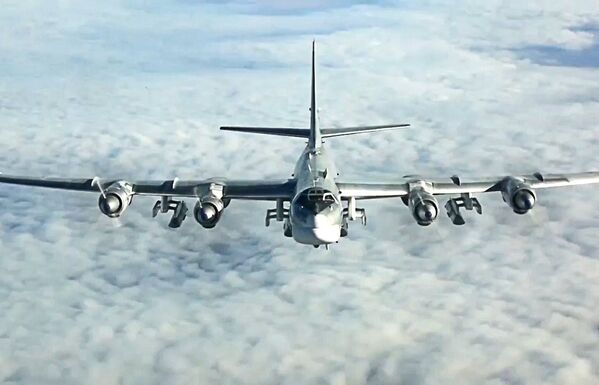 Ataques con misiles de crucero rusos Kh-101 sobre objetivos de terroristas en Siria - Sputnik Mundo