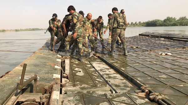 Syrian Army crosses Euphrates River east of Deir ez-Zor - Sputnik Mundo
