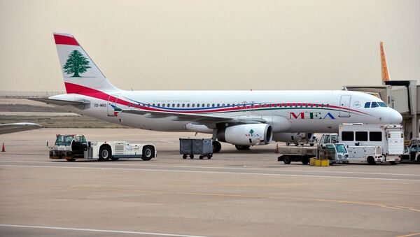 Un avión de la compañía aérea libanesa Middle East Airlines - Sputnik Mundo