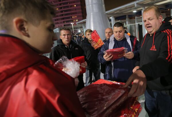Cálida bienvenida rusa en los partidos de la Liga de Campeones en Moscú - Sputnik Mundo