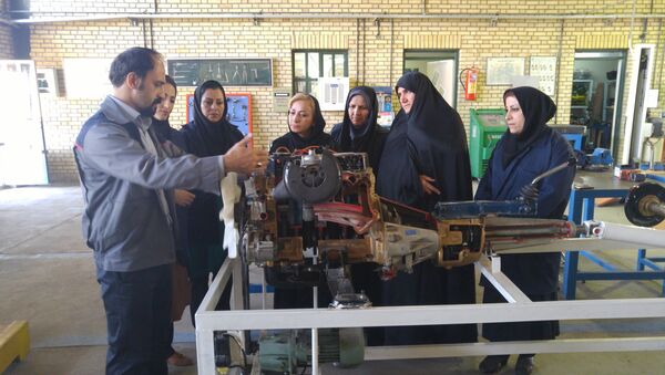 Mujeres mecánicas en Irán - Sputnik Mundo