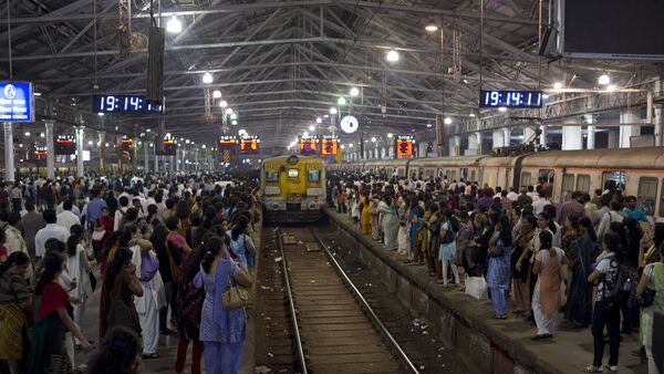 Estación ferroviaria en Bombay, la India (imagen referencial) - Sputnik Mundo
