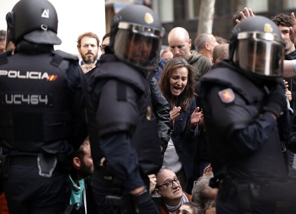 El referéndum de Cataluña, en imágenes - Sputnik Mundo