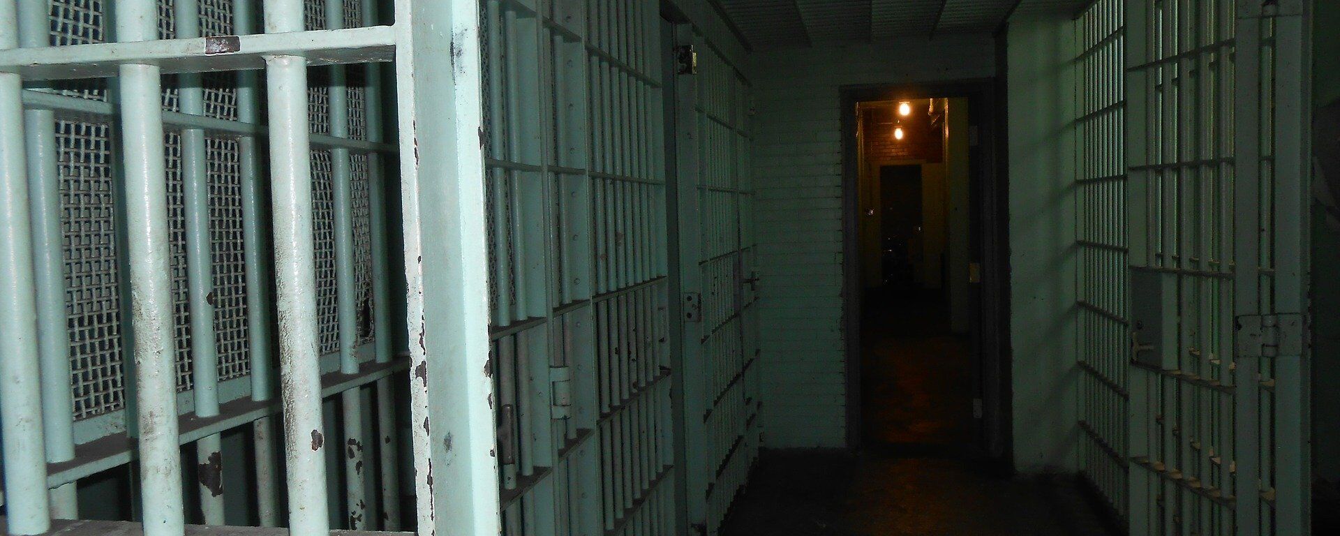 El pasillo de una cárcel (imagen referencial) - Sputnik Mundo, 1920, 01.10.2021