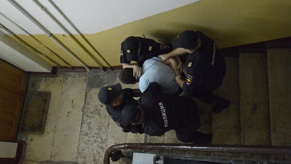 Policía rusa arresta a una persona en Moscú - Sputnik Mundo