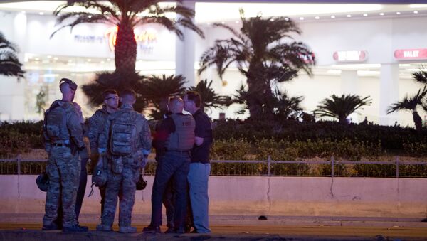 Agentes de FBI tras el tiroteo en Las Vegas, EEUU (archivo) - Sputnik Mundo