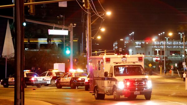 Una ambulancia en Las Vegas tras el tiroteo - Sputnik Mundo