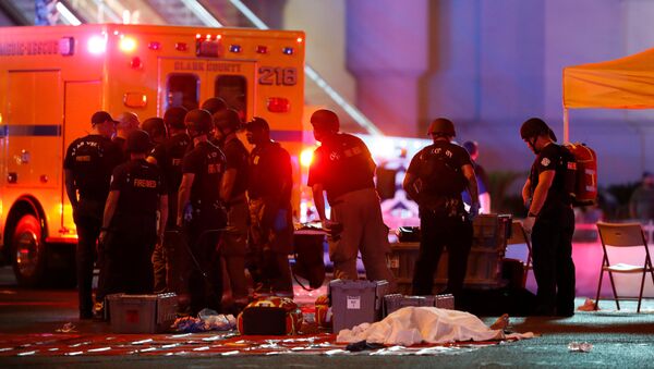 Policía estadounidense en el lugar del tiroteo en Las Vegas, EEUU - Sputnik Mundo