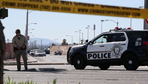 Policía en el lugar del tiroteo en Las Vegas, EEUU - Sputnik Mundo