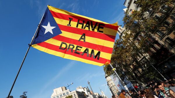 La bandera de Cataluña con las palabras de  Martin Luther King Jr Yo tengo un sueño - Sputnik Mundo