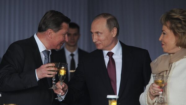 El presidente ruso Vladímir Putin festejando - Sputnik Mundo