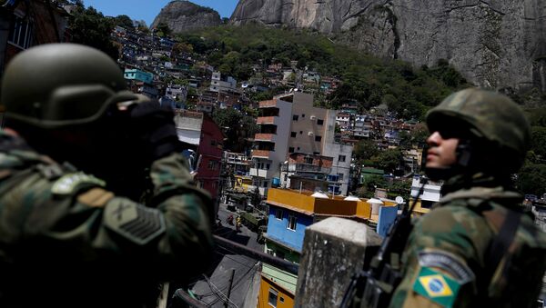Fuerzas Armadas de Brasil en la favela Rocinha de Río de Janeiro - Sputnik Mundo